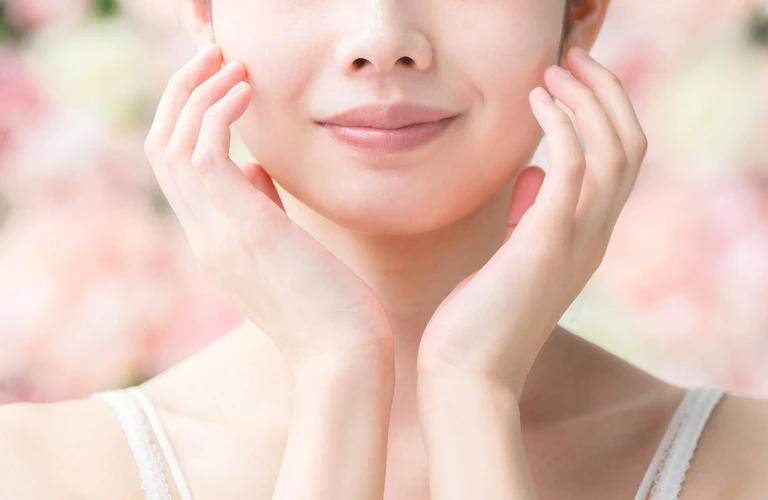 美しさの極みへ、サロン専売品のスキンケア。贅沢なケアで、輝く素肌へ導く秘密をあなたに