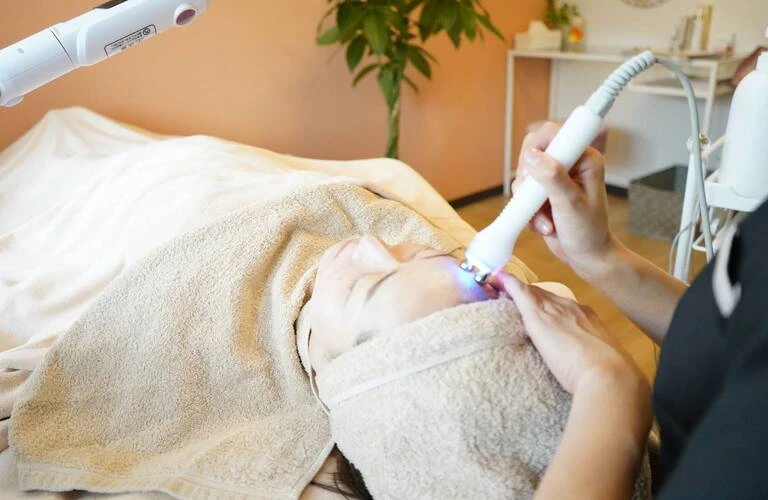 シミの悩み、今こそ終わり　進化した美白で未来を照らす